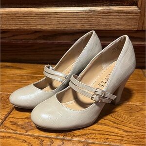 Journee Collection - Windy Mary Jane Pump - Size 5.5